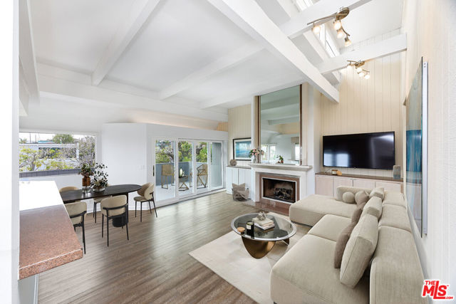 253 Fairview Street, Laguna Beach CA: https://media.crmls.org/mediaz/719e1f4c-7c10-4af2-8772-753731e65d95.jpg