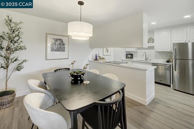 2101 PTARMIGAN DR, Walnut Creek CA: https://media.crmls.org/mediaz/719e5a0a-2fa2-42ea-b480-04a443a76f00.jpg