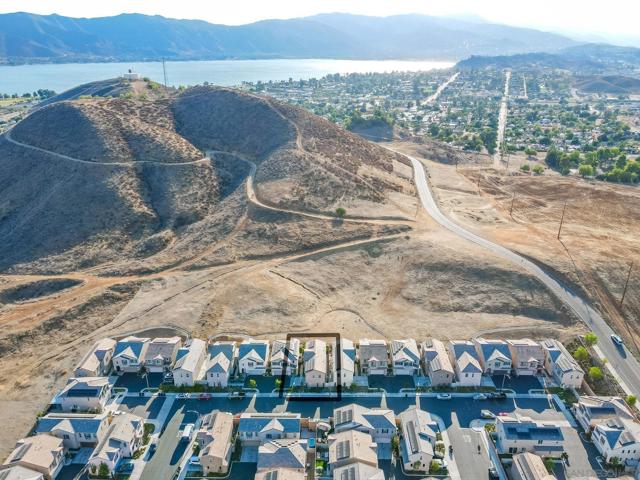 532 Enzo St, Lake Elsinore CA: https://media.crmls.org/mediaz/719e5a4f-b706-4fa7-8f05-3ceba549ef68.jpg