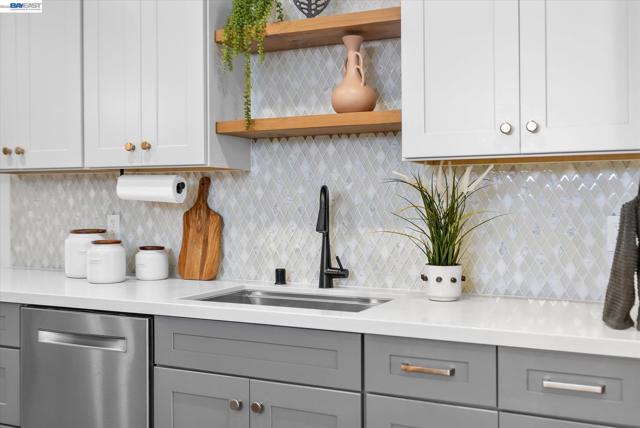 Image 18 of 46 For 831 Casanova Dr