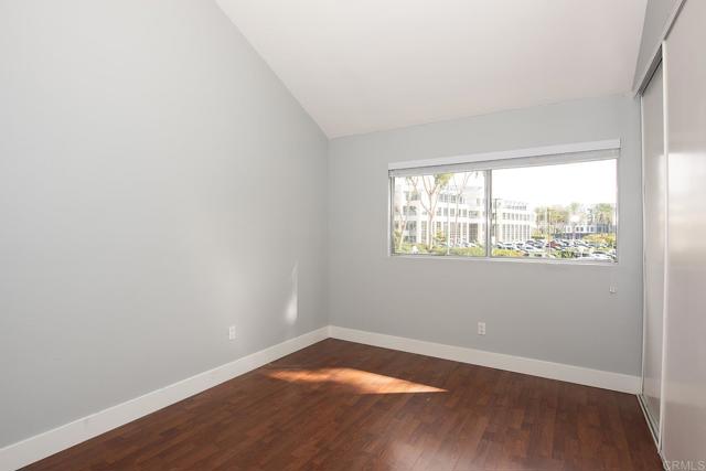 Detail Gallery Image 4 of 27 For 4444 Eastgate Mall #1,  San Diego,  CA 92121 - 3 Beds | 2/1 Baths