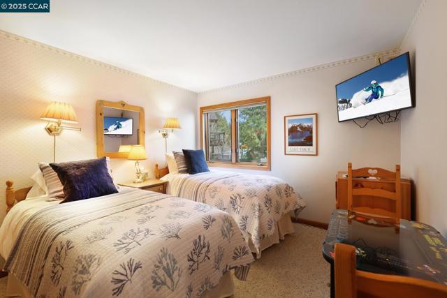 5768 N Lake Blvd, Carnelian Bay CA: https://media.crmls.org/mediaz/719f2602-e017-4852-b0b0-ce661af96e65.jpg