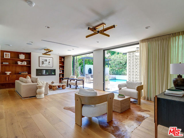 8674 Edwin Drive, Los Angeles CA: https://media.crmls.org/mediaz/719f35d5-122d-4102-8e4b-628cc9e482d2.jpg