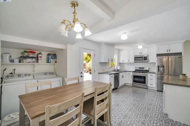 126 Kilkare Rd, Sunol CA: https://media.crmls.org/mediaz/719f6781-c0cf-4333-9229-46dd8a0916a8.jpg