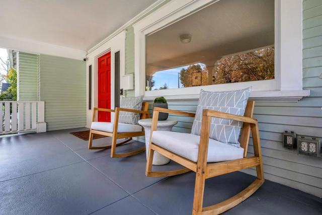 1403 N Orange Grove Avenue, West Hollywood CA: https://media.crmls.org/mediaz/719f6d04-0360-4914-83ac-de50af56f721.jpg