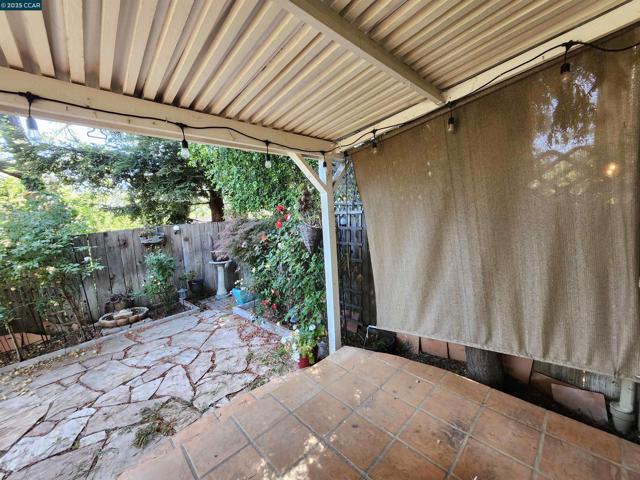 312 Wildcroft Dr, Martinez CA: https://media.crmls.org/mediaz/719f7933-0af1-4175-8c0b-207782c66086.jpg