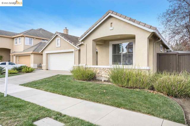529 Montana St Brentwood, California This charming one story will feel like you are walking into a model home! Remodeled kitchen with granite counters, subway tile back splash, white cabinets, and stainless steel appliances! Island with bar seating! Gorgeous tile floors that look like wood! Remodeled baths with new cabinets and vanities! Built in storage niches with designer shelving accents. New lighting! Quaint back yard with custom covered pergola, patios, and arbors. Located close to downtown!