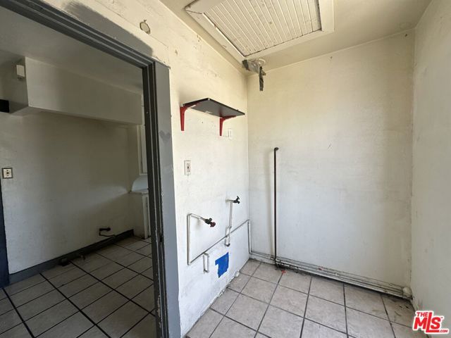 1117 N Alexandria Avenue, Los Angeles CA: https://media.crmls.org/mediaz/71a0566f-044d-4f5a-a7f8-90eec89729bd.jpg