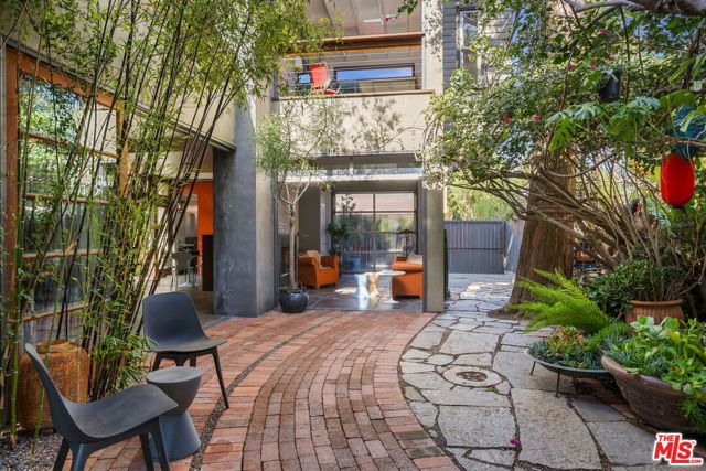 927 Amoroso photo 14