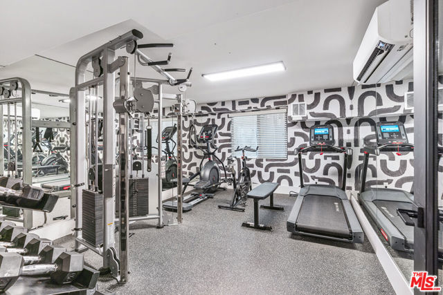 12320 MONTANA Avenue, Los Angeles CA: https://media.crmls.org/mediaz/71a076f4-d632-42a7-8783-efd562a945ff.jpg
