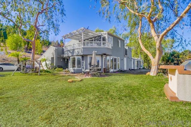 9740 Nutby Ln, Escondido CA: https://media.crmls.org/mediaz/71a083c5-b3c9-4f20-a4a2-d6fd1a78a496.jpg