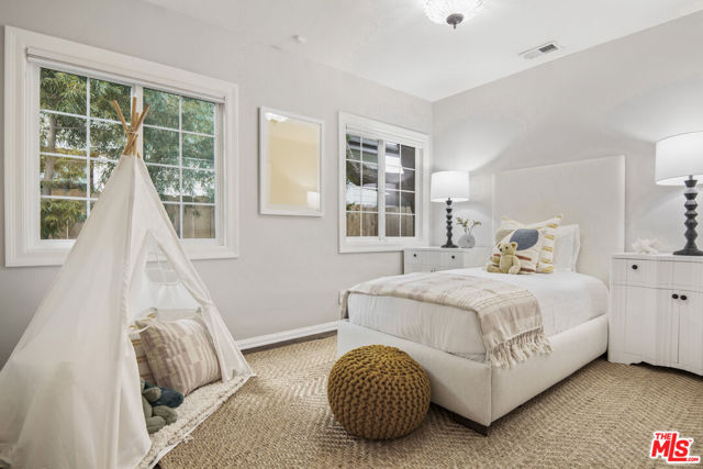 8000 Westlawn Avenue, Los Angeles CA: https://media.crmls.org/mediaz/71a1264d-67b5-4e57-8f96-b9a9697fef53.jpg