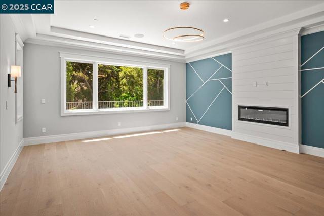 74 Middlefield Rd, Atherton CA: https://media.crmls.org/mediaz/71a17cdd-6467-4b3a-b1f1-e95bdb79f565.jpg