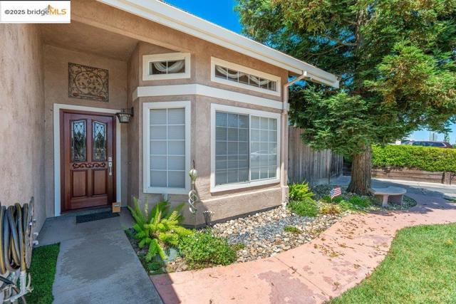 1003 Linda Vista Way, Rio Vista CA: https://media.crmls.org/mediaz/71a1a336-ea97-44d6-87fc-3ed7fa9f9423.jpg