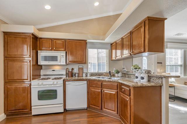 14685 Oka Road, Los Gatos CA: https://media.crmls.org/mediaz/71a26949-61fe-4431-8887-f5ee707db089.jpg