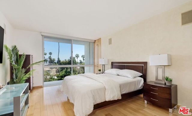 201 Ocean Avenue, Santa Monica CA: https://media.crmls.org/mediaz/71a28859-a4a0-4fb6-8e21-0a4c888bbf0a.jpg