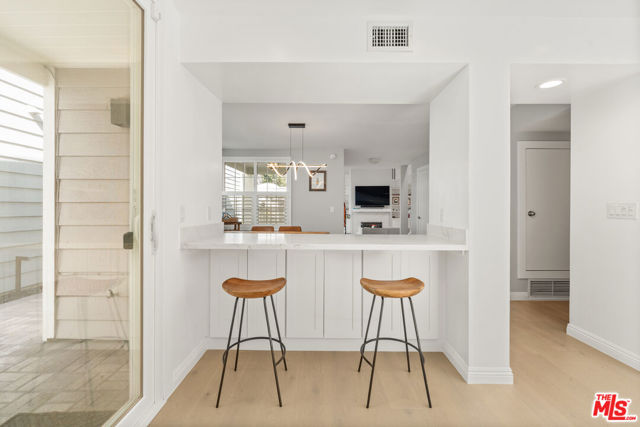 13082 Mindanao Way, Marina del Rey CA: https://media.crmls.org/mediaz/71a2be4d-1fcf-4ef9-92af-83769998c15f.jpg