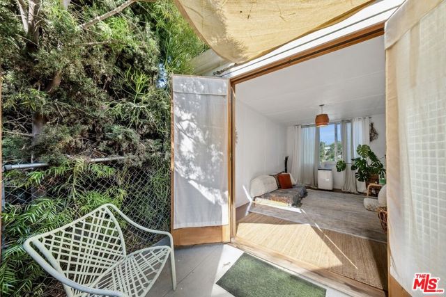 1631 Champlain Terrace, Los Angeles CA: https://media.crmls.org/mediaz/71a3432f-8ece-40de-ba37-b4c895645609.jpg