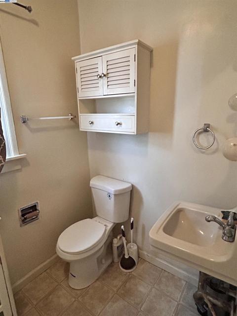 3657 Madrone Ave, Oakland CA: https://media.crmls.org/mediaz/71a3caaa-ce73-4804-9133-02c6679c4a39.jpg