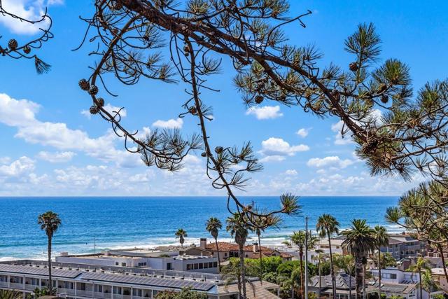 1562 Camino Del Mar, Del Mar CA: https://media.crmls.org/mediaz/71a4940d-9097-4ab8-8608-52b5b6634809.jpg