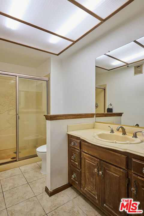 880 W 1st Street, Los Angeles CA: https://media.crmls.org/mediaz/71a495a1-8d4a-4260-bd6b-5454f417e2b4.jpg