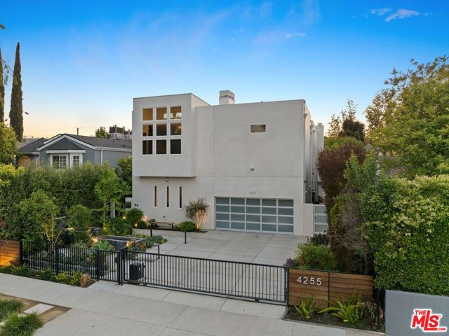 4255 Saint Clair Avenue, Studio City CA: https://media.crmls.org/mediaz/71a4a11f-2786-487a-88ea-424a84fa16dc.jpg