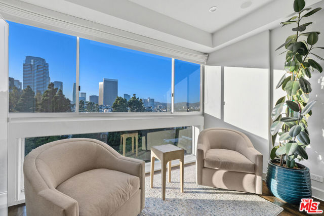 2220 Avenue Of The Stars, Los Angeles CA: https://media.crmls.org/mediaz/71a4c367-8081-4f3c-bd38-f3e81e0c27c5.jpg