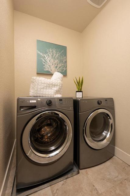 2835 Alvarado Avenue, San Mateo CA: https://media.crmls.org/mediaz/71a51317-8b9b-4291-9994-9c7165f11b8d.jpg