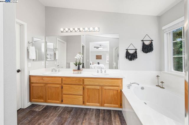 1749 Corte Sueno, Livermore CA: https://media.crmls.org/mediaz/71a5f1af-8ea8-48f7-b147-0cb32a2d0c8f.jpg