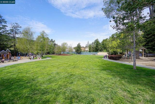 8 Southwaite Ct, Orinda CA: https://media.crmls.org/mediaz/71a71d1d-4dc7-499c-95f8-f5113e144482.jpg