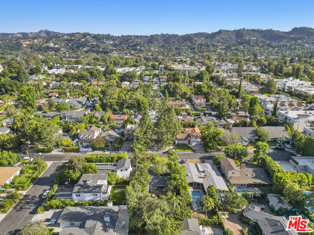 12815 Sarah Street, Studio City CA: https://media.crmls.org/mediaz/71a7280d-986f-4898-84c2-14b78118279d.jpg