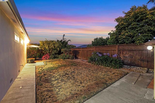1942 Sherman Dr, Union City CA: https://media.crmls.org/mediaz/71a75a97-9fa2-439a-802c-5f4cc9975192.jpg