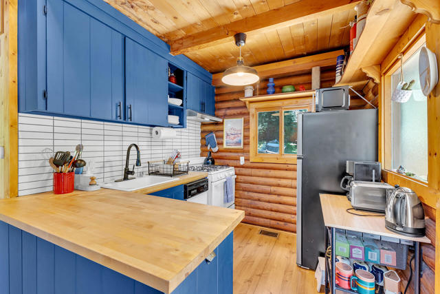 54385 S S. Circle Drive, Idyllwild CA: https://media.crmls.org/mediaz/71a7c2a0-9ae0-4564-b8f3-9aae2f380861.jpg