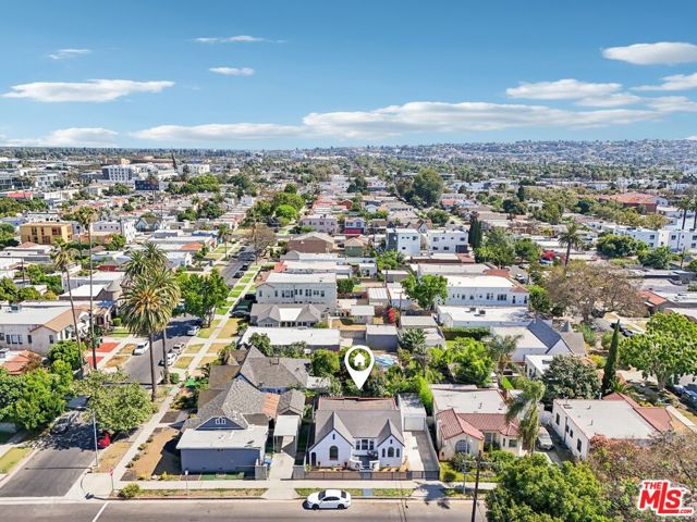 4438 W 28th Street, Los Angeles CA: https://media.crmls.org/mediaz/71a7f81b-af2e-4ae1-ae86-674bbbe3d06c.jpg