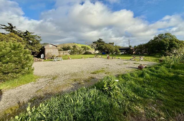 575 Dolores Avenue, Half Moon Bay CA: https://media.crmls.org/mediaz/71a85b68-fbc1-440e-837e-d2a8009b9523.jpg