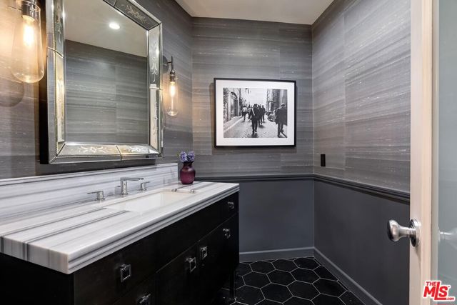 2224 Hercules Drive, Los Angeles CA: https://media.crmls.org/mediaz/71a86adf-62bd-4869-8c59-2b7d5e6db9a3.jpg
