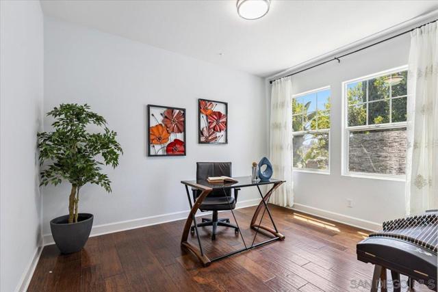6839 Helenite Pl, Carlsbad CA: https://media.crmls.org/mediaz/71a86ec9-8212-4034-a348-bf22fc7efc01.jpg