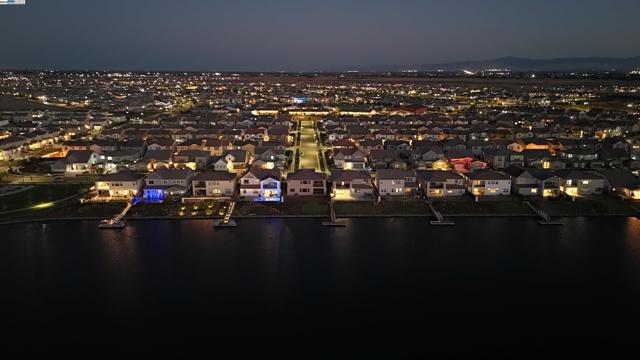2859 Wylin Blvd, Lathrop CA: https://media.crmls.org/mediaz/71a8df48-b3d1-4043-a889-a09c7bf822c5.jpg