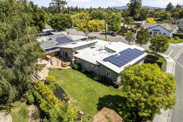 599 Dawn Drive, Sunnyvale CA: https://media.crmls.org/mediaz/71a8ed3a-9273-45c1-8ace-44485f413d28.jpg