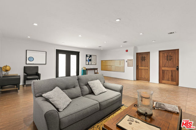 10926 Bluffside Drive, Studio City CA: https://media.crmls.org/mediaz/71a8f6a8-5458-4e17-bf1b-5a006022e925.jpg