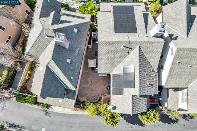 2036 Serra Ln, Hercules CA: https://media.crmls.org/mediaz/71a9080f-32f2-44d9-872c-cbc47292d96c.jpg