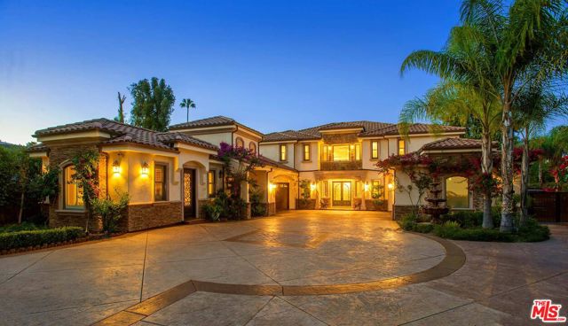 14933 Sutton Street, Sherman Oaks CA: https://media.crmls.org/mediaz/71a94492-f686-46f2-872f-e33fa8f61d3f.jpg