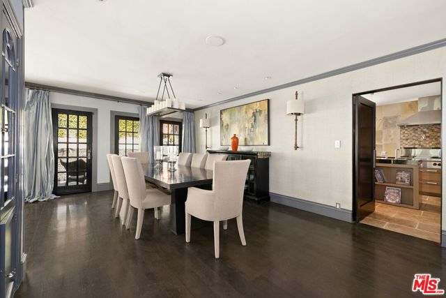 3300 N Knoll Drive, Los Angeles CA: https://media.crmls.org/mediaz/71a97330-34b5-4cb3-977e-3c82422c0c6a.jpg