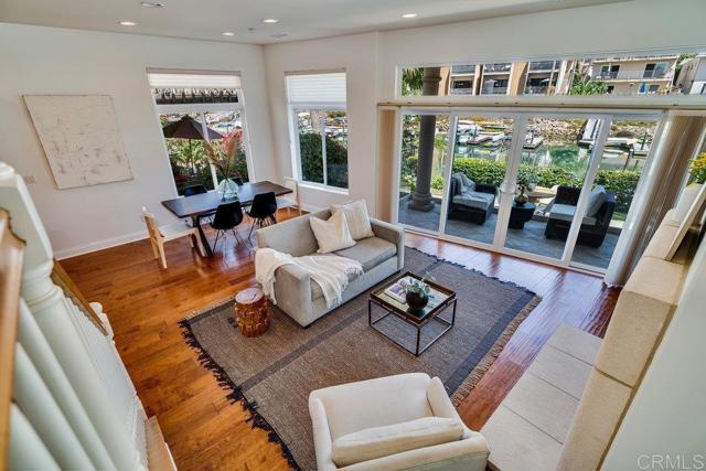 Detail Gallery Image 12 of 57 For 4529 Cove Dr #101,  Carlsbad,  CA 92008 - 4 Beds | 3/1 Baths