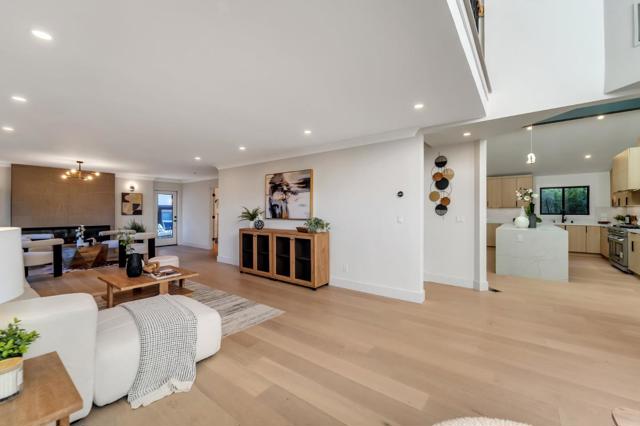 2071 Oakley Avenue, Menlo Park CA: https://media.crmls.org/mediaz/71aa3dc2-fc17-4c90-bc99-5f81716e80ef.jpg