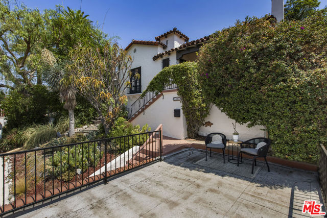 6105 Mount Angelus Drive, Los Angeles CA: https://media.crmls.org/mediaz/71aa521c-909c-4ee6-a9fa-a26b5ca65854.jpg