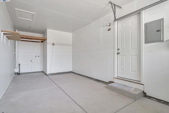 8629 Beverly Lane, Dublin CA: https://media.crmls.org/mediaz/71aab205-bea4-4c74-a9d0-95017ffd7375.jpg