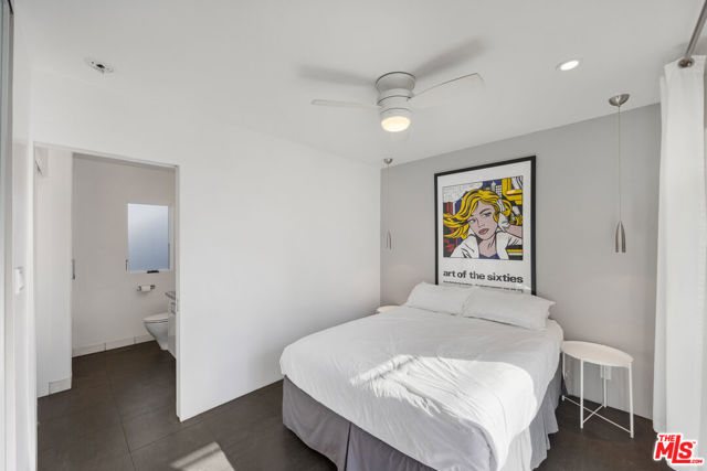 11 24th Avenue, Venice CA: https://media.crmls.org/mediaz/71aaf4e2-b2d0-498a-807c-1cc8e5cda5bb.jpg