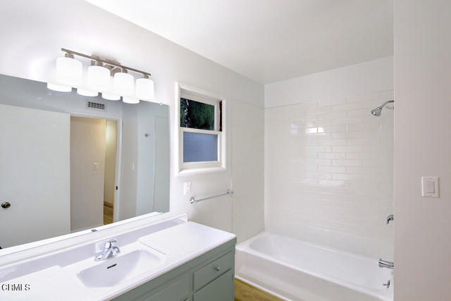 Detail Gallery Image 15 of 29 For 6429 Creemore Ln, Tujunga,  CA 91042 - 3 Beds | 2/1 Baths