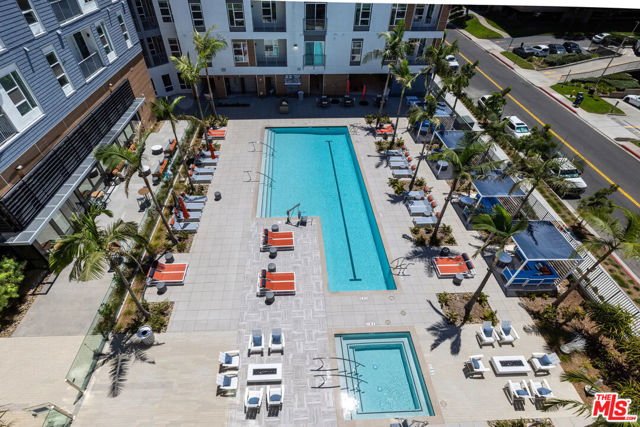 5075 Camino De La Siesta, San Diego CA: https://media.crmls.org/mediaz/71ab5e2b-4e8b-41a3-afeb-b759f1a67e53.jpg
